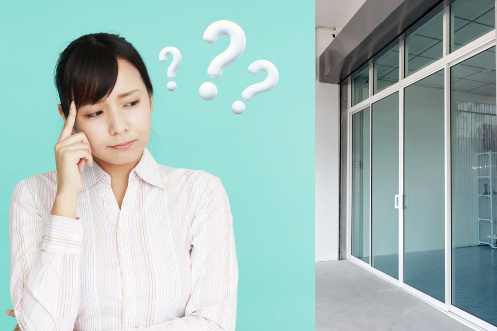 賃貸の玄関ドア／スマホで解錠／鍵のストレスを表す写真など